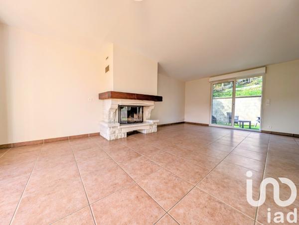 Maison traditionnelle 6 pièces de 142 m² à Oinville-sur-Montcient (78250)