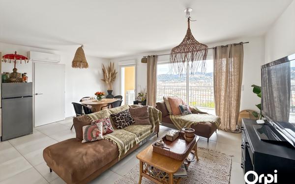 Appartement à vendre    3 pièces • 63 m2 Cogolin