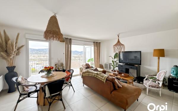Appartement à vendre    3 pièces • 63 m2 Cogolin