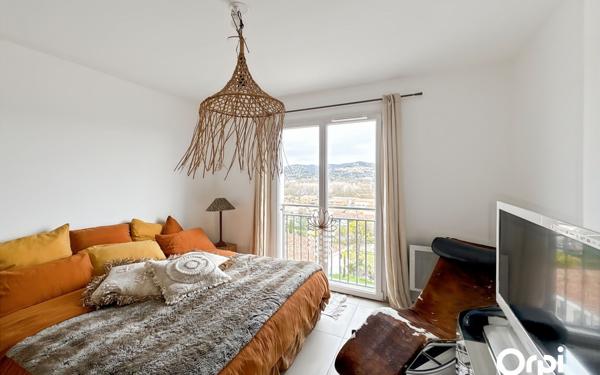 Appartement à vendre    3 pièces • 63 m2 Cogolin