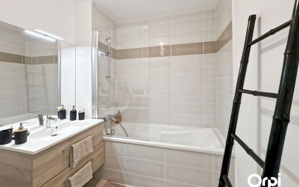 Appartement à vendre    3 pièces • 63 m2 Cogolin