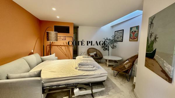 Vaux-sur-Mer (17640) Lignes épurées et horizon bleu – Villa moderne à deux pas des plages