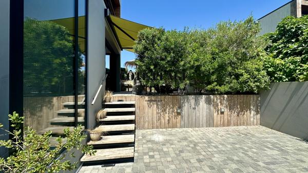 Vaux-sur-Mer (17640) Lignes épurées et horizon bleu – Villa moderne à deux pas des plages