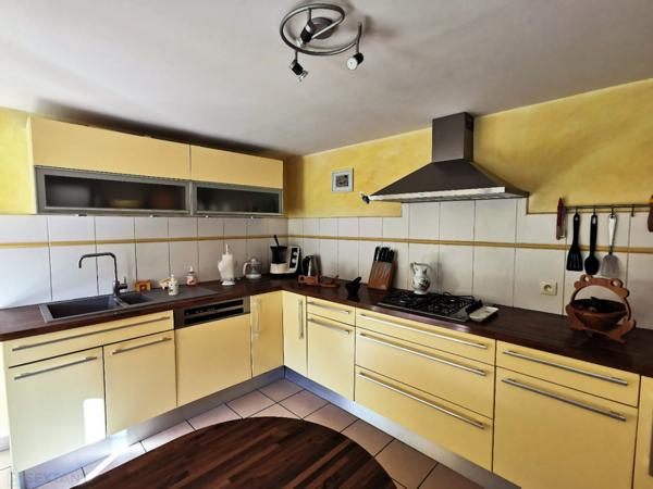 Belle longère rénovée sur jardin clos.