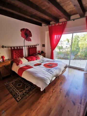 Belle longère rénovée sur jardin clos.