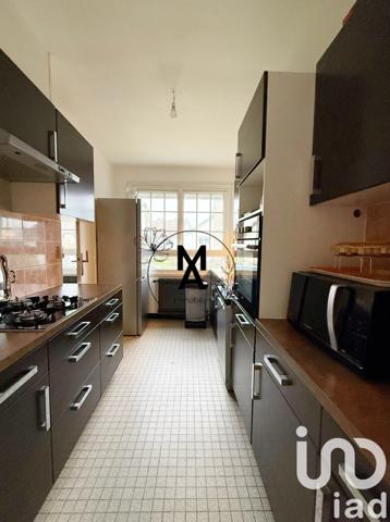 Pavillon 7 pièces de 108 m² à Grandvilliers (60210)