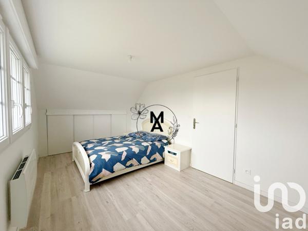 Pavillon 7 pièces de 108 m² à Grandvilliers (60210)