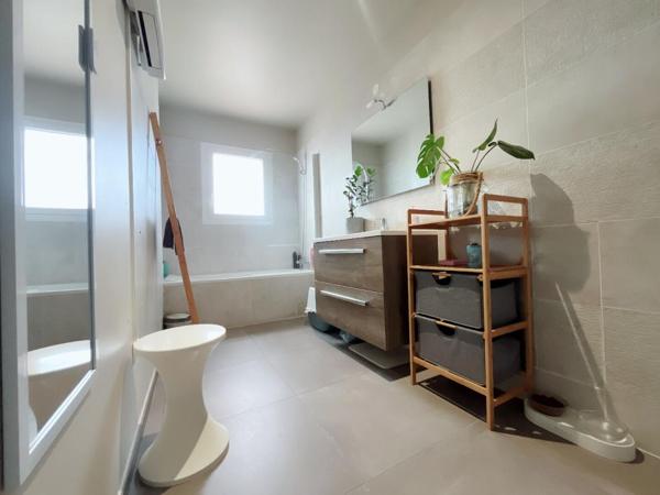 Magnifique maison de 118 m² en R+1 sur un terrain de 435 m²  en 3 faces piscinable et sans vis-à-vis