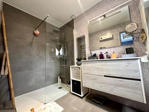 Magnifique maison de 118 m² en R+1 sur un terrain de 435 m²  en 3 faces piscinable et sans vis-à-vis