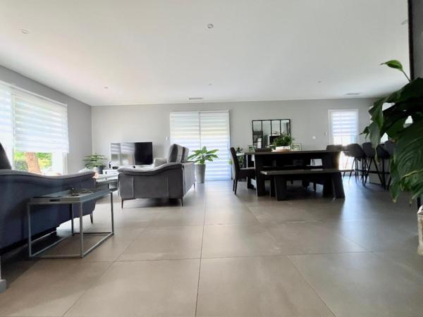 Magnifique maison de 118 m² en R+1 sur un terrain de 435 m²  en 3 faces piscinable et sans vis-à-vis