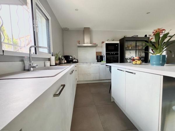Magnifique maison de 118 m² en R+1 sur un terrain de 435 m²  en 3 faces piscinable et sans vis-à-vis