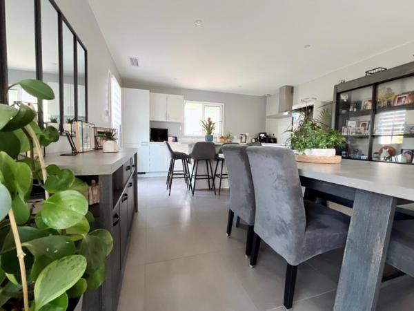 Magnifique maison de 118 m² en R+1 sur un terrain de 435 m²  en 3 faces piscinable et sans vis-à-vis