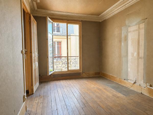 Appartement
         2 pièces
        - 36 m² 288 000 € *