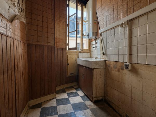 Appartement
         2 pièces
        - 36 m² 288 000 € *