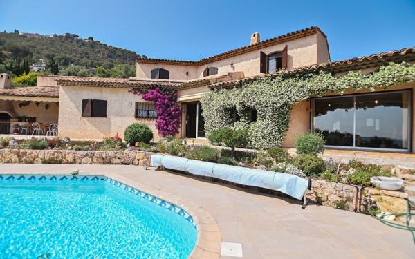 Maison à vendre    5 pièces • 265 m2 Cabris