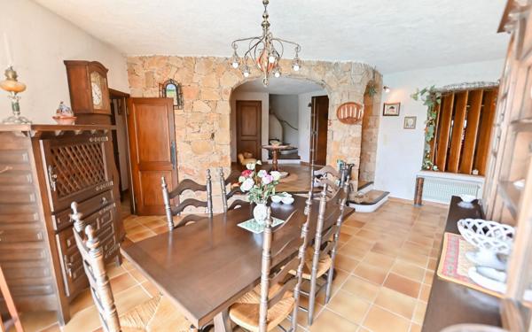 Maison à vendre    5 pièces • 265 m2 Cabris