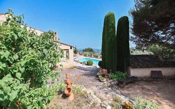 Maison à vendre    5 pièces • 265 m2 Cabris