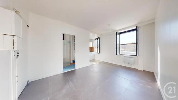 Appartement F2 à vendre  2 pièces - 33,05 m 2   ST DENIS  - 93