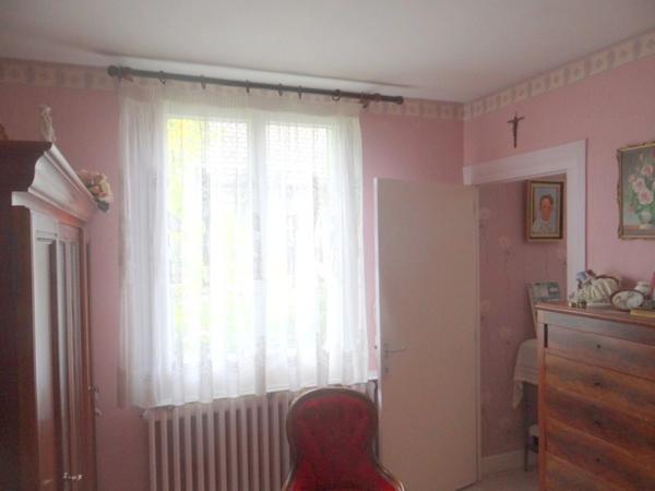 Dpt Allier (03), à vendre proche de DOMERATAT maison P4 plus chaufferie, garage et cave