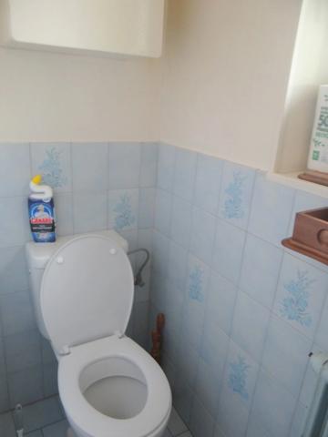 Dpt Allier (03), à vendre proche de DOMERATAT maison P4 plus chaufferie, garage et cave