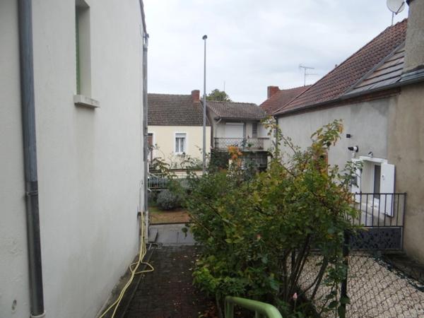 Dpt Allier (03), à vendre proche de DOMERATAT maison P4 plus chaufferie, garage et cave