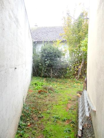 Dpt Allier (03), à vendre proche de DOMERATAT maison P4 plus chaufferie, garage et cave