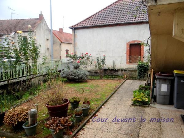 Dpt Allier (03), à vendre proche de DOMERATAT maison P4 plus chaufferie, garage et cave