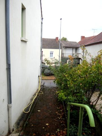 Dpt Allier (03), à vendre proche de DOMERATAT maison P4 plus chaufferie, garage et cave