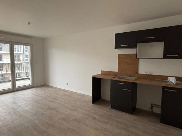 Location                                                      Appartement
                        
                     2 pièces                      41 m2                     à Luisant