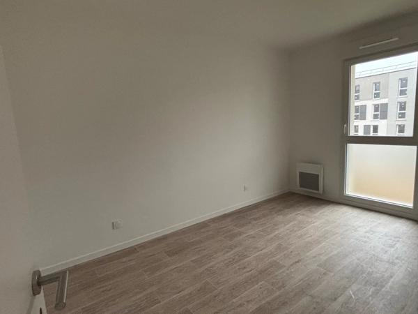 Location                                                      Appartement
                        
                     2 pièces                      41 m2                     à Luisant