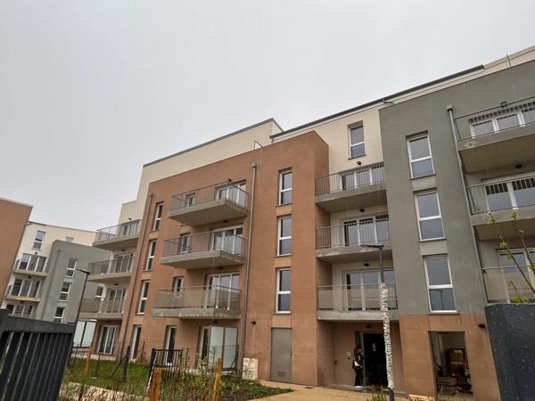 Location                                                      Appartement
                        
                     2 pièces                      41 m2                     à Luisant