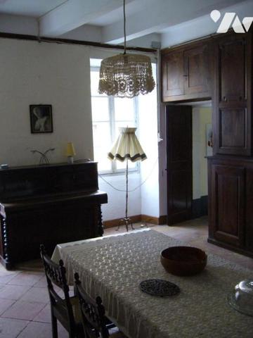 Ancienne maison de maître avec dépendances sur terrain de 11115 m²