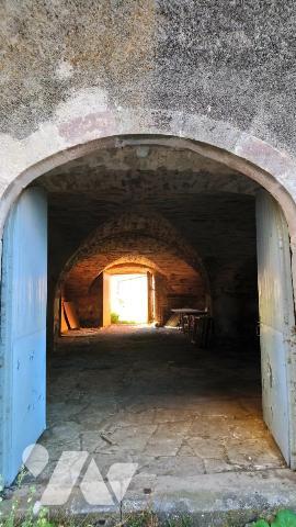 Ancienne maison de maître avec dépendances sur terrain de 11115 m²