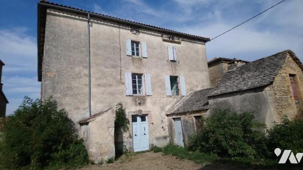 Ancienne maison de maître avec dépendances sur terrain de 11115 m²
