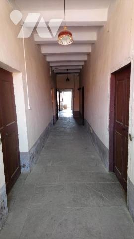 Ancienne maison de maître avec dépendances sur terrain de 11115 m²