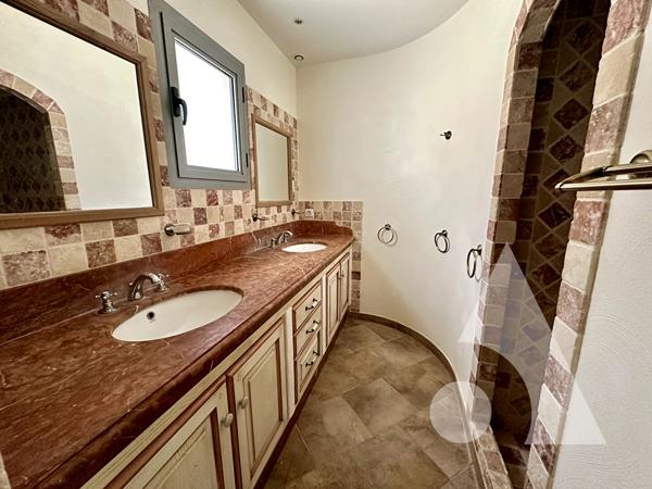 Maison 8 pièces 224 m2