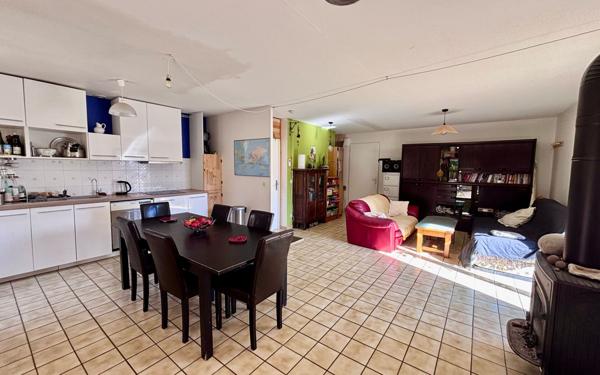 Maison à vendre    4 pièces •  Mison