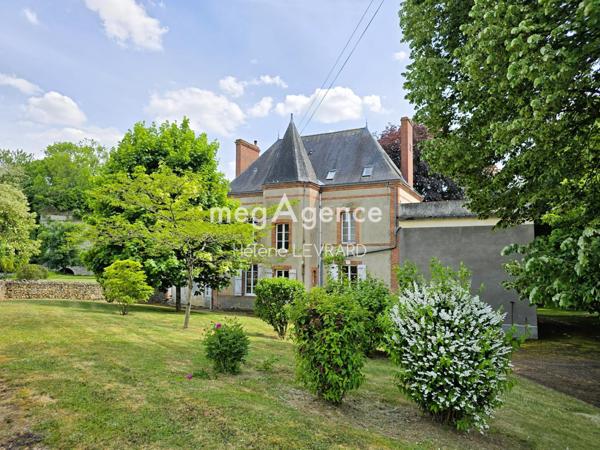 Maison à Évron, 53600 - 11 pièces 263m²