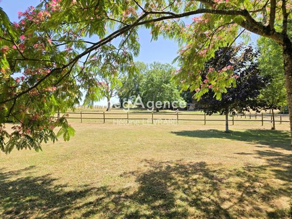 Maison à Évron, 53600 - 11 pièces 263m²