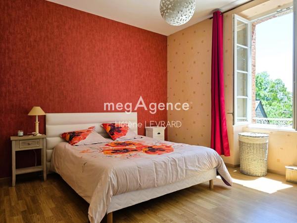 Maison à Évron, 53600 - 11 pièces 263m²