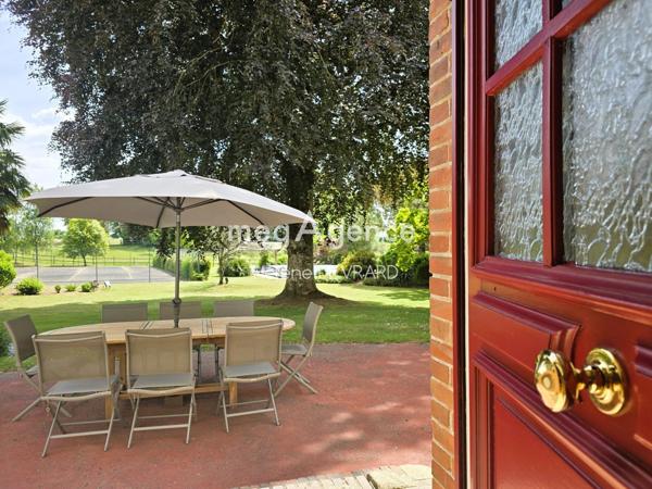 Maison à Évron, 53600 - 11 pièces 263m²