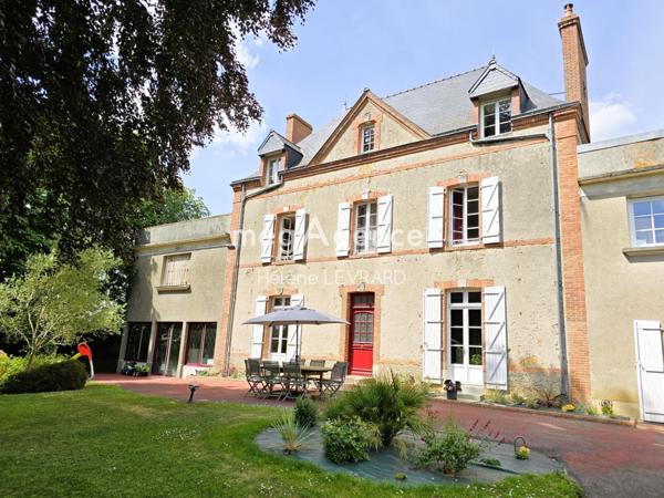 Maison à Évron, 53600 - 11 pièces 263m²