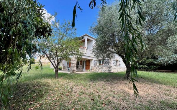 Maison à vendre    4 pièces •  Barjac