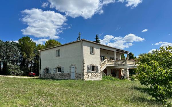 Maison à vendre    4 pièces •  Barjac