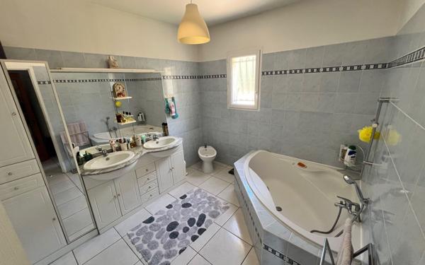 Maison à vendre    4 pièces •  Barjac