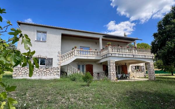 Maison à vendre    4 pièces •  Barjac