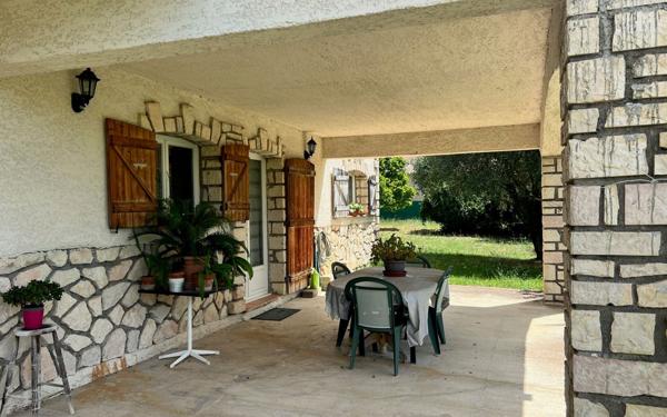 Maison à vendre    4 pièces •  Barjac