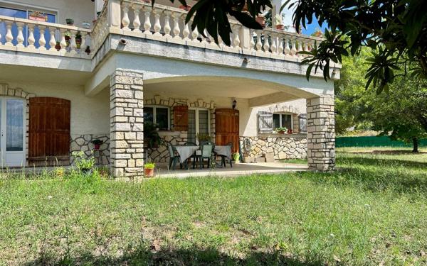 Maison à vendre    4 pièces •  Barjac