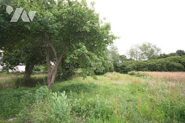 Terrain de 1125 m² à Vendre à Pleubian (22610) 

Centre ville, hors lotissement.
Viabilisé: ...