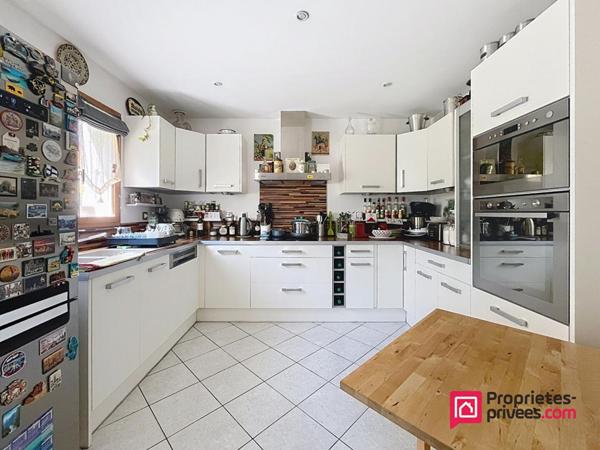 Maison RARE SUR LE SECTEUR - Lagord 200 m2 sur 2000 m² de terrain arboré - 8 pièces 5 chambres